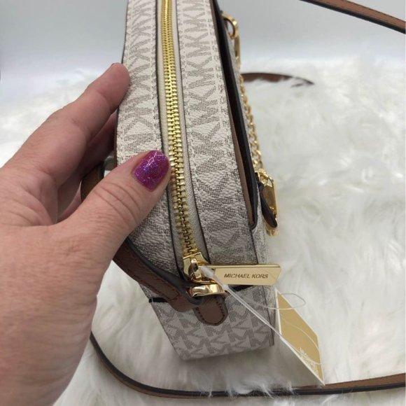 NWT Michael Kors Jet Set East West Chain Crossbody - Vanilla/Acorn Brown - Picture 4 of 10